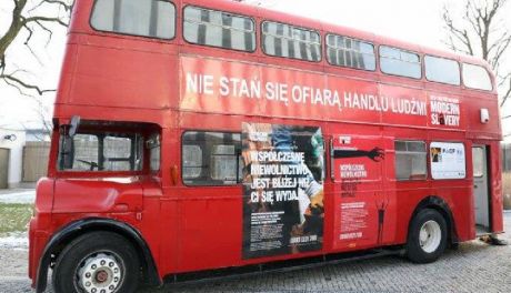 Kampania przeciwko handlowi ludźmi z londyńskim autobusem