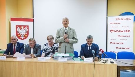 Podpisanie umów na drogi dojazdowe do gruntów rolnych w subregionie radomskim