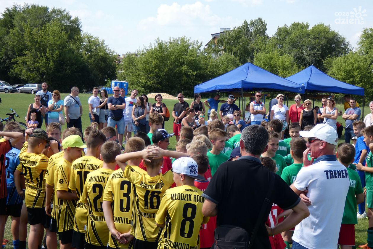 Setki dzieci rywalizowały w piłkarskim turnieju