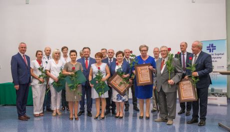 W związku z otworzeniem nowej sali hybrydowej w Mazowieckim Szpitalu Specjalistycznym odbyła się konferencja oraz wręczone zostały odznaczenie Mazovia