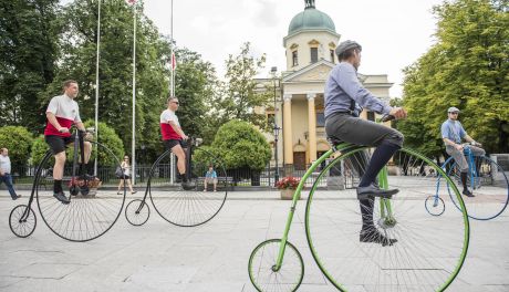 Festyn retro rowerowy - przejazd przez miasto (zdjęcia)