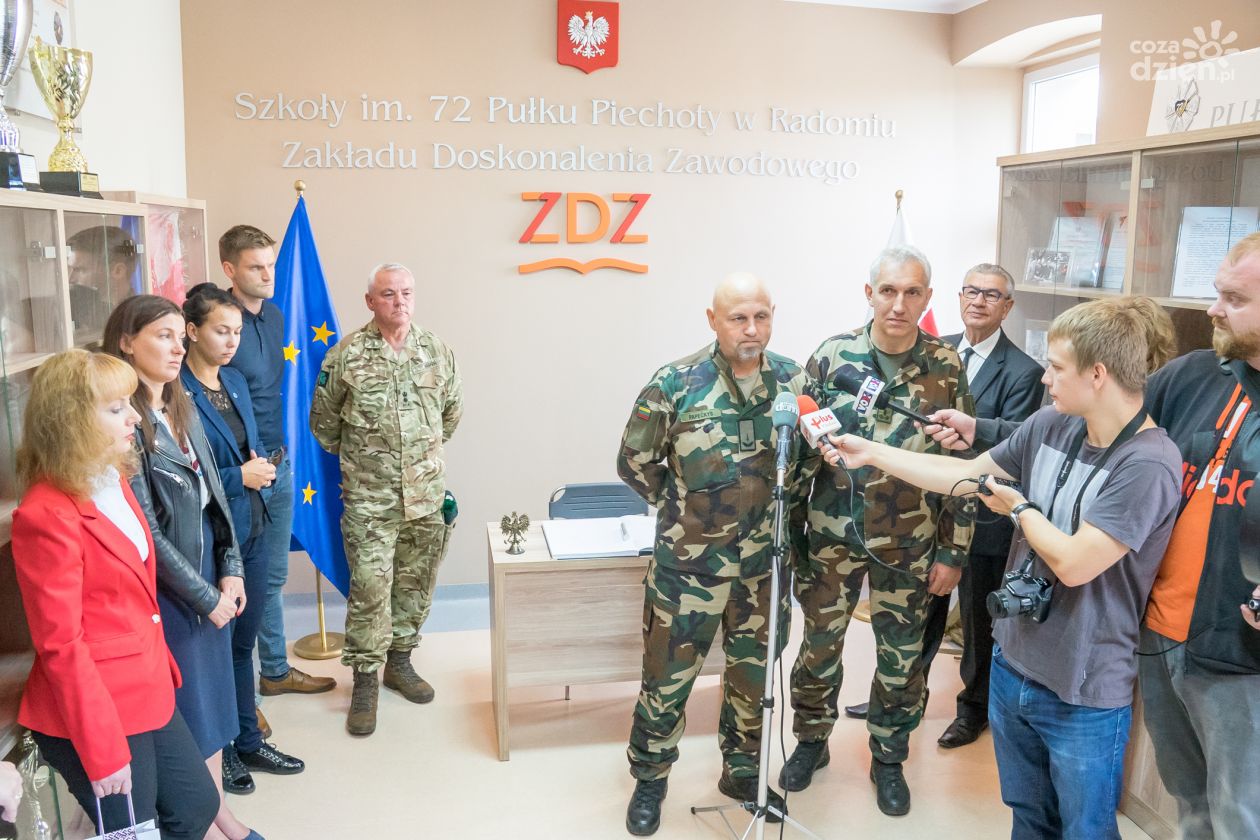 Delegacja wojskowa z Litwy i Wielkiej Brytanii zawitała do Szkoły Zakładu Doskonalenia  Zawodowego w Radomiu 