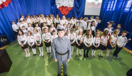 Uroczystość z okazji 100. rocznicy odzyskania niepodległości przez Polskę w PSP 32 