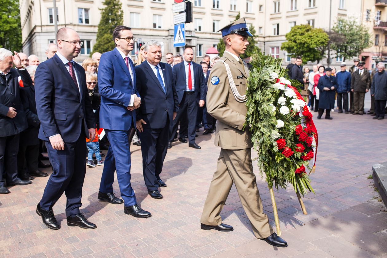 Złożenie kwiatów przez Premiera Mateusza Morawieckiego przed Pomnikiem Radomskiego Czerwca (zdjęcia)