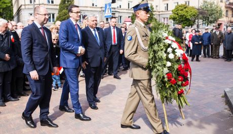 Złożenie kwiatów przez Premiera Mateusza Morawieckiego przed Pomnikiem Radomskiego Czerwca (zdjęcia)