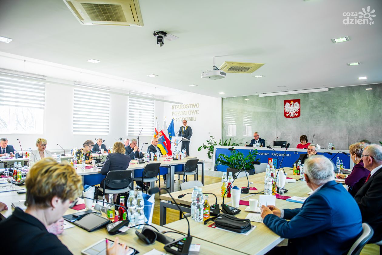 Sesja Rady Powiatu Radomskiego (zdjęcia)