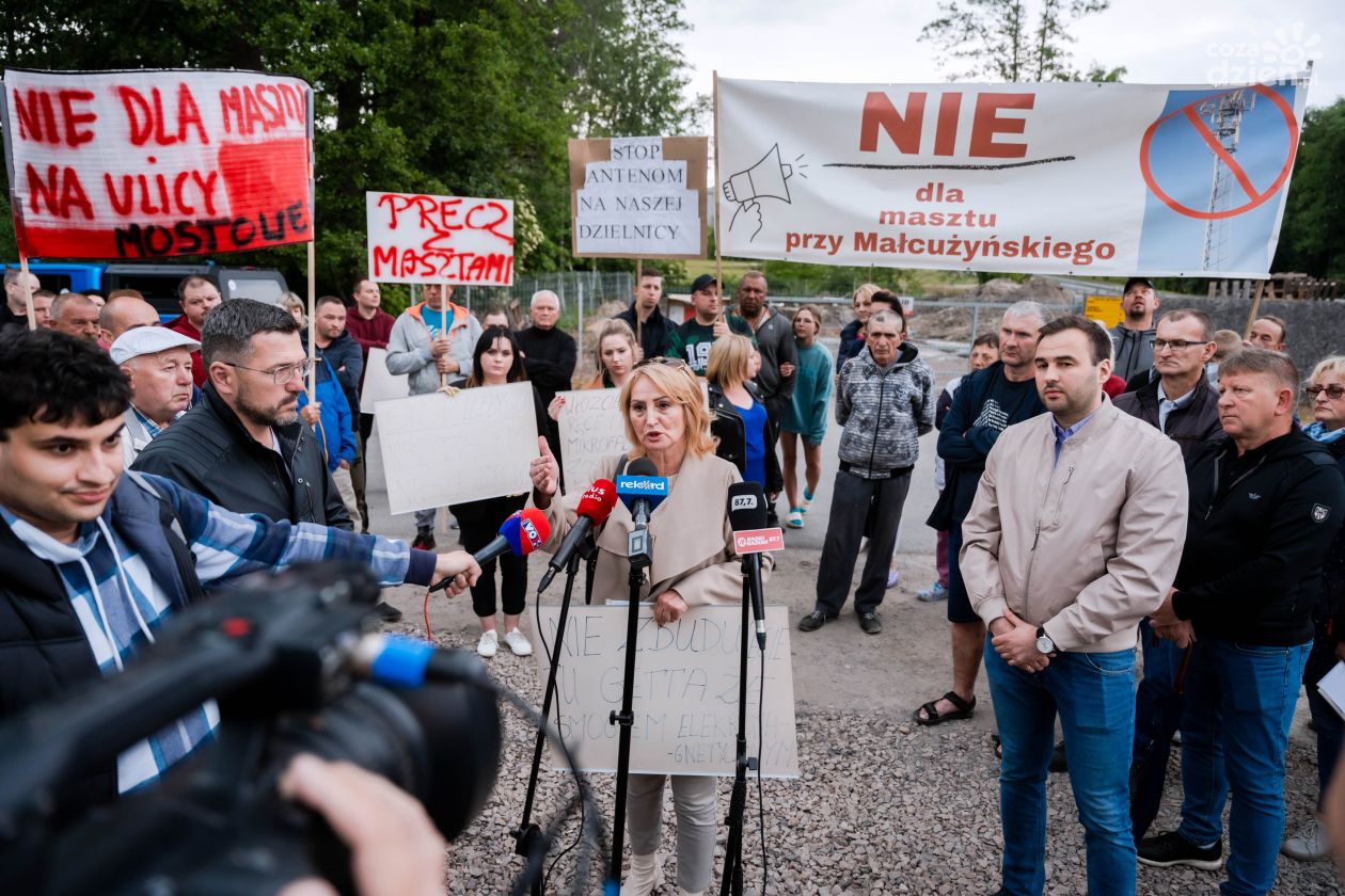 Protest przeciwko budowie masztu na ul. Mostowej (zdjęcia)