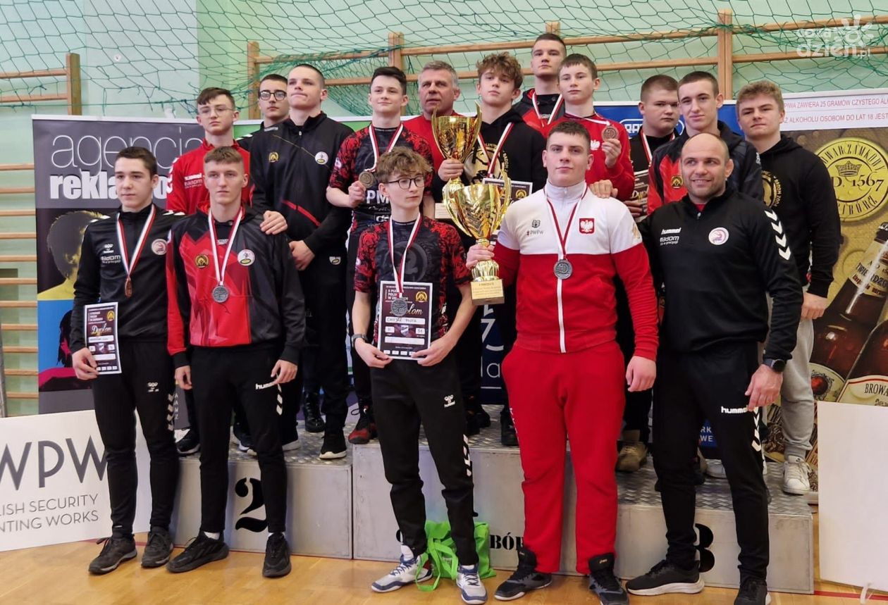 Dziewięć medali zapaśników Olimpijczyka Radom na Pucharze Polski kadetów