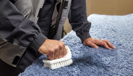 Wiesz pierwszy: Pranie dywanów krok po kroku – jak przebiega profesjonalna usługa?
