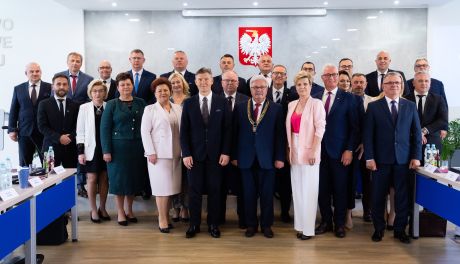 Zdjęcia Pierwsza sesja nowej kadencji Rady Powiatu Radomskiego oraz wybór Starosty (zdjęcia)