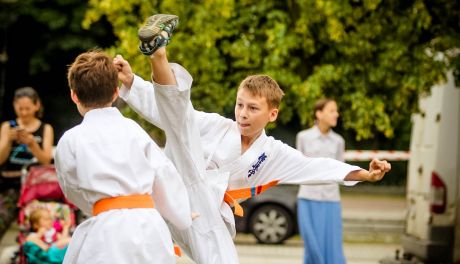 Trening karate na placu Corazziego