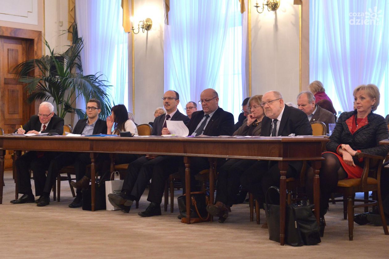 Sesja rady miejskiej i uchwalenie budżetu na 2015 rok