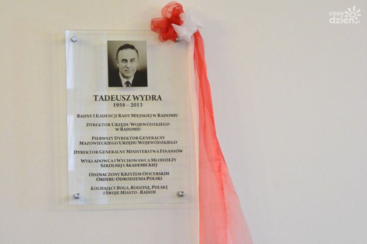 Odsłonięcie tablicy upamiętniającej Tadeusza Wydrę