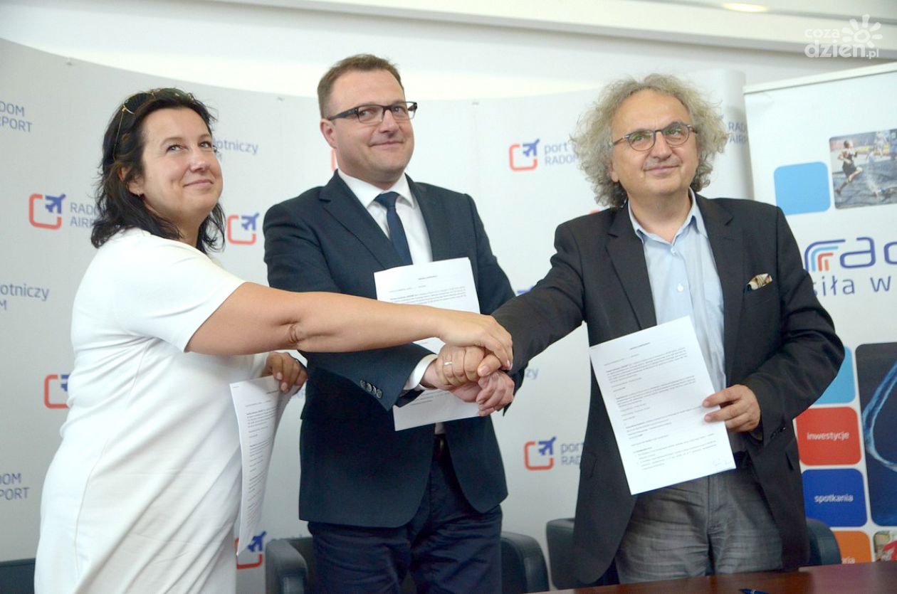 Podpisanie umowy między Portem Lotniczy Radom a Targi Kielce