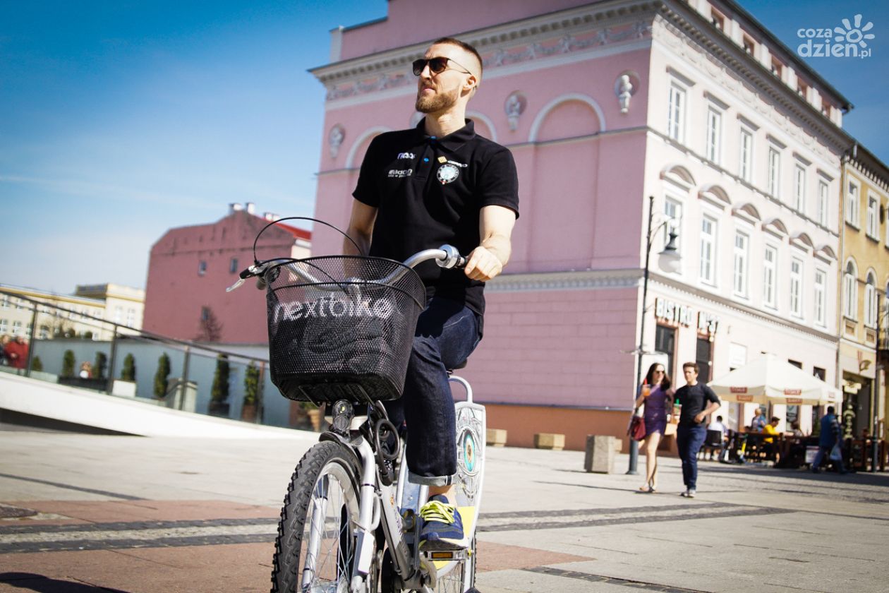 Zawodnicy Cerrad Czarnych Radom przetestowali rowery miejskie