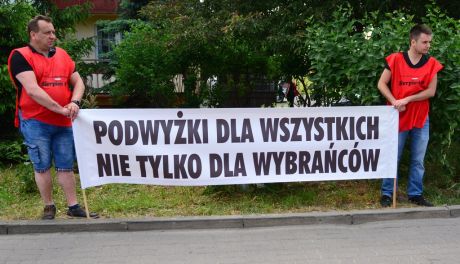 Protest przy Tesco w Radomiu