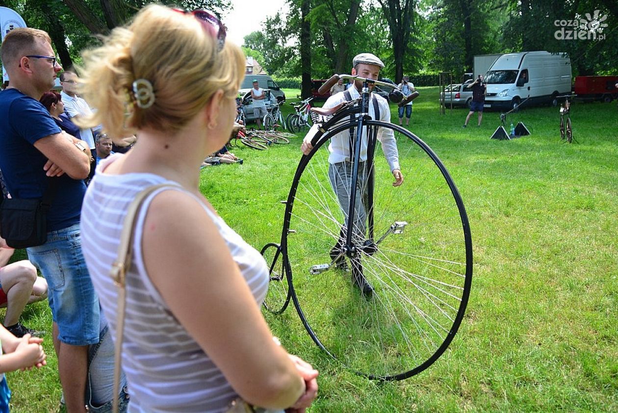 Festyn Retro Rowerowy - Pokaz pierwszych rowerów