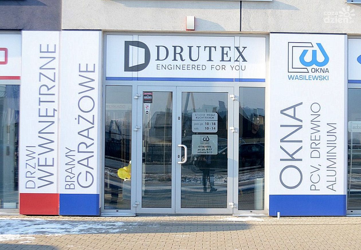 Nowy salon okien Drutex i drzwi Erkado