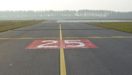 Są już nowe oznakowania na lotnisku na Sadkowie. Obejrzyjcie zdjęcia!