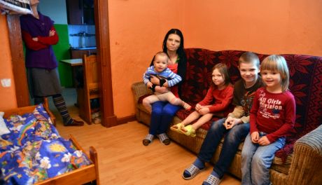 Samotna matka z czwórką dzieci walczy o mieszkanie