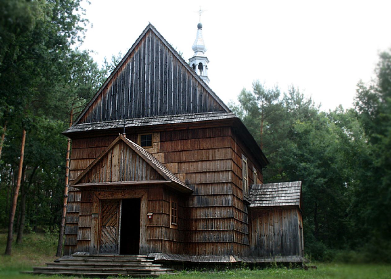 Wyjątkowe miejsce na ślub: kościół w radomskim skansenie.