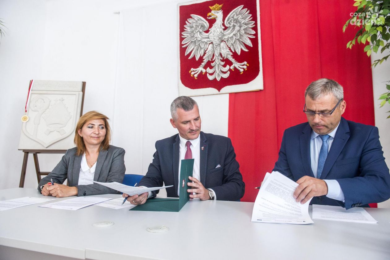 Jastrząb. 8 mln zł na OZE. Umowa podpisana