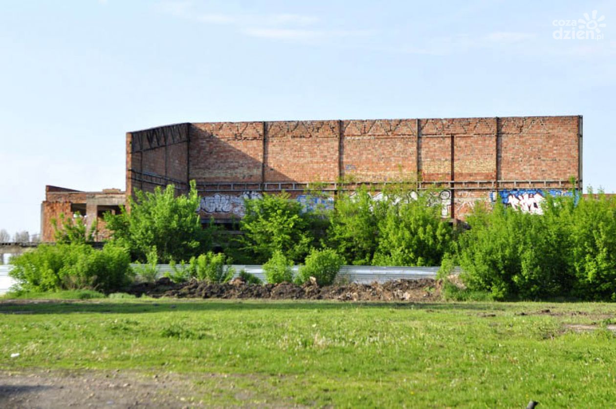 Rozbiórka ruin hali przy Struga prawie zakończona