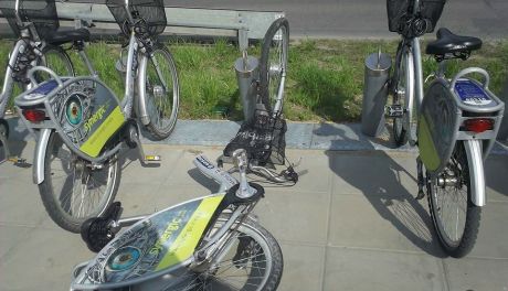 Zniszczone rowery miejskie