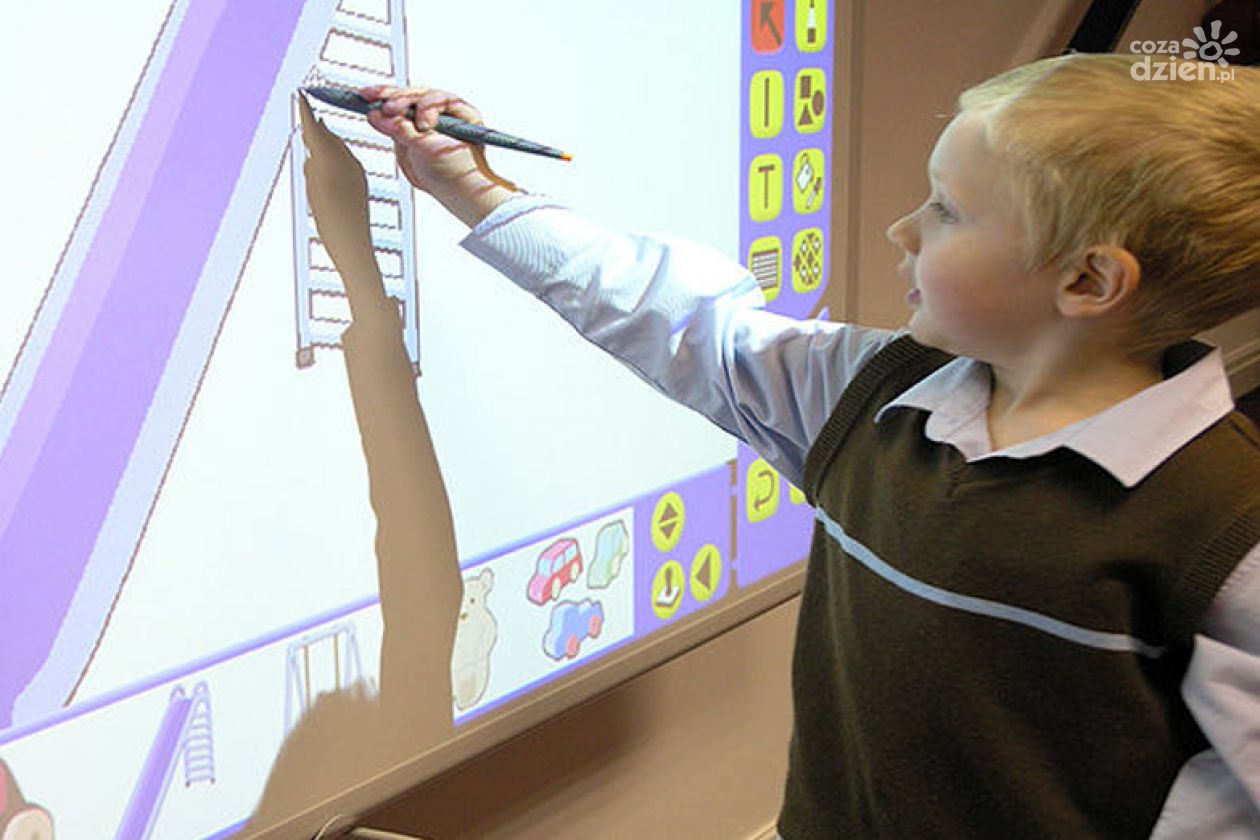 Интерактивная направленность. Интерактивная доска для детей. Интерактивные технологии в классе. Интерактивная доска для детей дошкольного возраста. Интерактивная доска для логопеда.