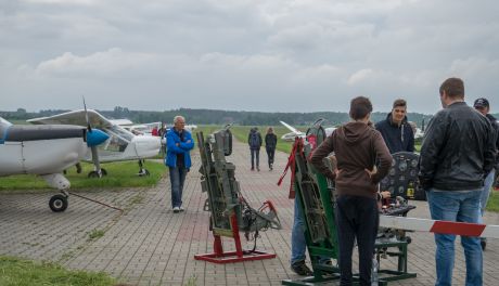 Na terenie Aeroklubu Radomskiego w Piastowie trwa Piknik Lotniczy 