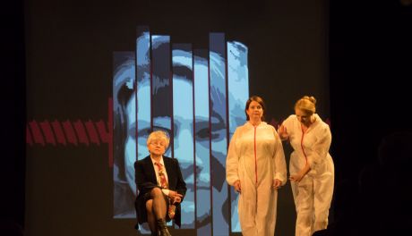 W Resursie odbyła się premiera spektaklu "Przekładaniec" wg Stanisława Lema, w reż. Marcina Fortuny