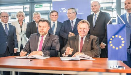Podpisanie umowy o dofinansowanie na remont linii kolejowej pomiędzy Warką i Radomiem.