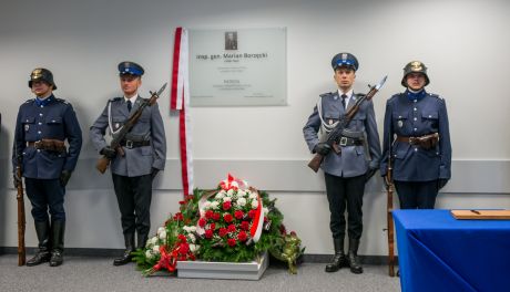 Odsłonięcie tablicy patrona Komendy Wojewódzkiej Policji zs Radom oraz wręczenie medali zasługi 