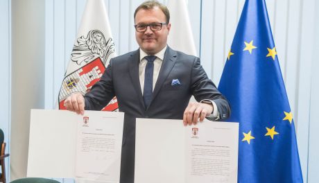 Prezydent Witkowski podpisał oświadczenia dotyczące przekazania PPL-owi zarządzania lotniskiem (zdjęcia)