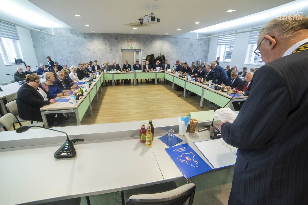 Pierwsza sesja Rady Powiatu Radomskiego w nowej kadencji (zdjęcia)