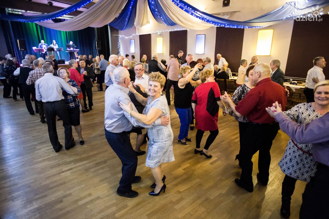 Wieczorek taneczny w Klubie Seniora w DK Idalin (zdjęcia)