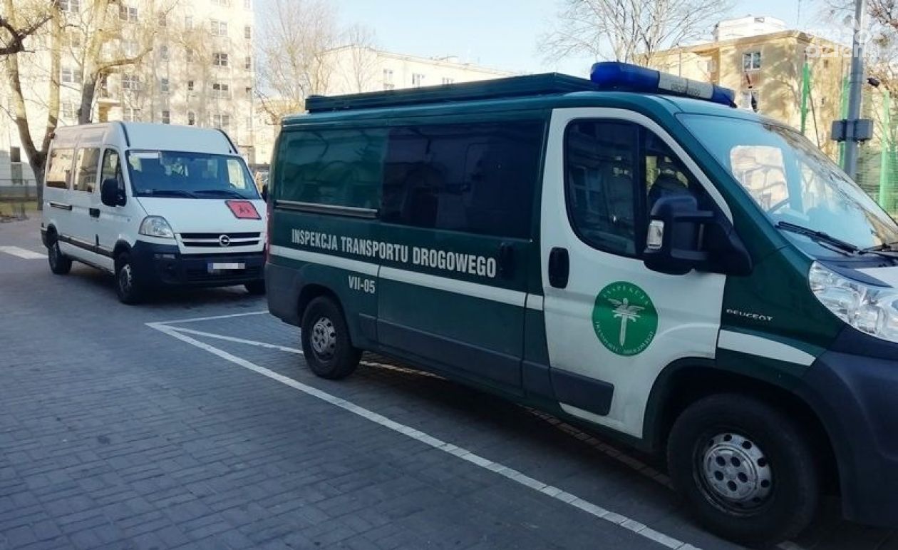 Kontrole autobusów na Mazowszu, siedem zatrzymanych dowodów