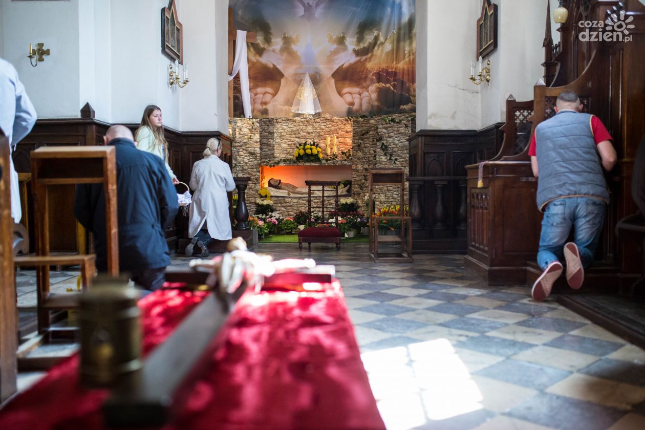 Groby Pańskie w radomskich kościołach (zdjęcia)