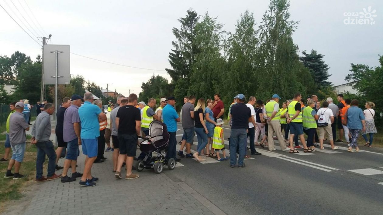 Protest mieszkańców na DK 79 w Mniszewie