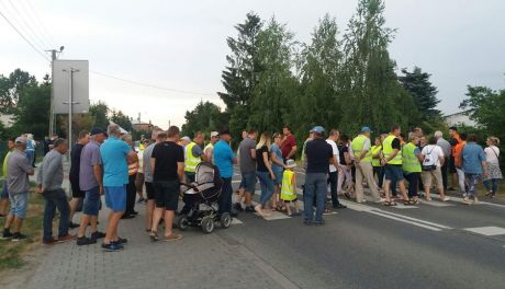 Protest mieszkańców na DK 79 w Mniszewie