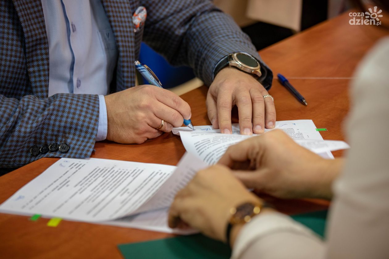 Podpisanie umów na dofinansowanie projektów w Delegaturze Urzędu Marszałkowskiego (zdjęcia)