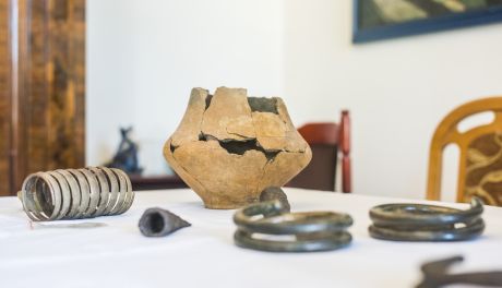 Przekazanie obiektów archeologicznych do muzeum Malczewskiego (zdjęcia)