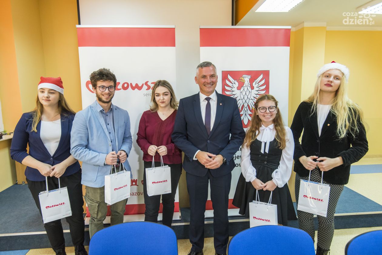 Prezentacja radnych Młodzieżowego Sejmiku Województwa Mazowieckiego (zdjęcia)