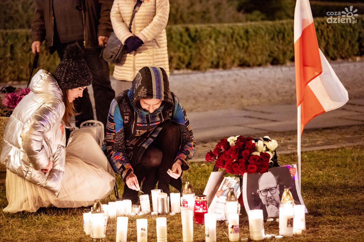 Uczczenie pamięci Pawła Adamowicza (zdjęcia)
