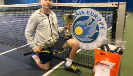 Hubert Plenkiewicz triumfował w międzynarodowym turnieju Tennis Europe U-12