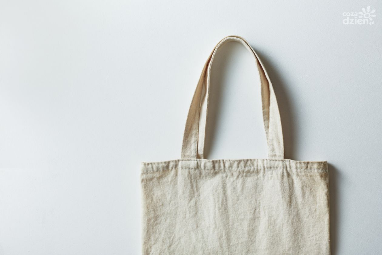 Moda na ekologię - bawełniane i papierowe torby z recyklingu