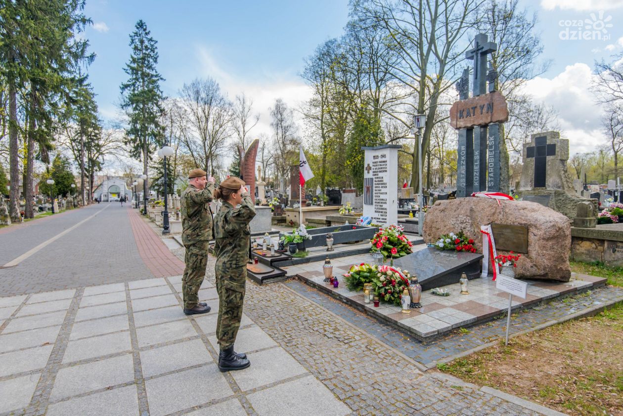 Żołnierze WOT oddali hołd pod Pomnikiem Katyńskim (zdjęcia)