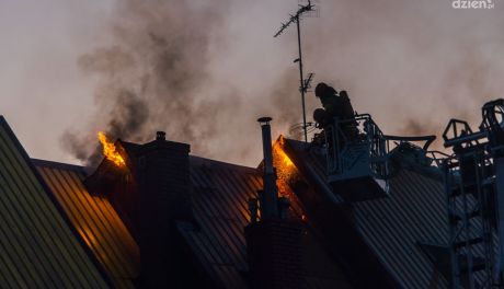 Poważny pożar na Halinowie. Pali się kilka domów.