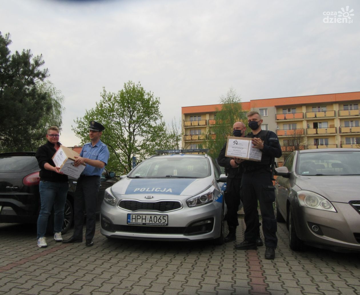 Funkcjonariusze Aresztu Śledczego w Grójcu wsparli radomskie schronisko