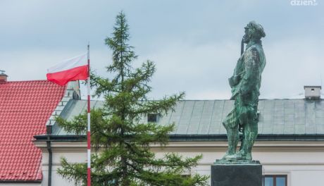 Miniprzewodnik „Biało-Czerwona” na Dzień Flagi Rzeczypospolitej Polskiej